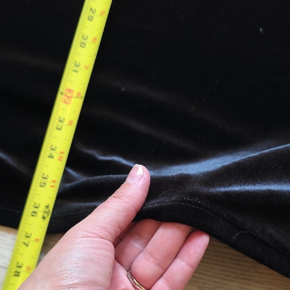 a:glow Black Velvet Garment - Picture 2 of 6
